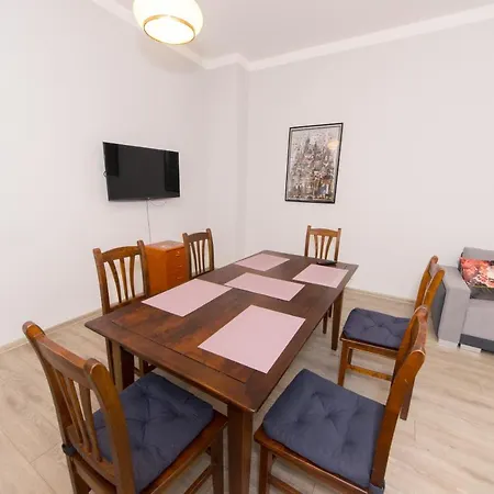 Apartmán Location On Main Square P4you Pl