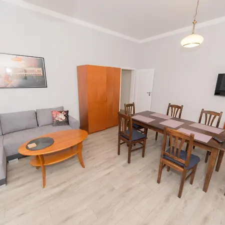 Apartment Location On Main Square P4you Pl *